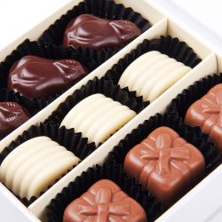 Czekoladki z okazji Dnia Babci Finesse White no.2 Super Babcia z Twoim imieniem - MountBlanc - 3