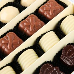 Bombonierka dla babci Finesse White no.3 Super Babcia z Twoim imieniem - MountBlanc - 3