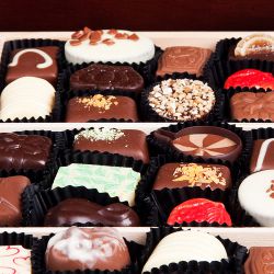 Czekoladki na Dzień Kobiet Decor Trio Dark - MountBlanc - 3