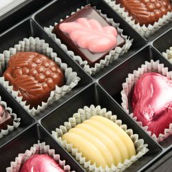 Prezent na rocznicę ślubu Chocolate Box White Mini z Twoimi życzeniami - MountBlanc - 4