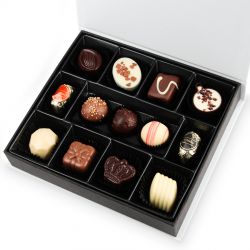 Czekoladowy prezent na urodziny Chocolate Box White Medium z Twoimi życzeniami - MountBlanc - 3