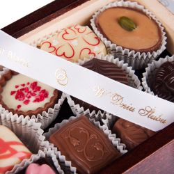 Czekoladowy upominek z okazji ślubu Smooth Dark z imionami Państwa Młodych - MountBlanc - 4