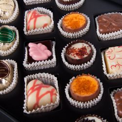 Prezent Chocolate Box White z Twoim zdjęciem i życzeniami na rocznicę ślubu - MountBlanc - 4