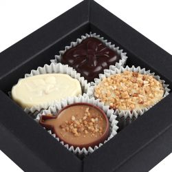 Czekoladki na prezent z okazji Chrztu Świętego dla dziewczynki Delights Mini no.2 z Twoimi życzeniami - MountBlanc - 4