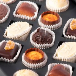 Prezent na komunię z Twoimi życzeniami Chocolate Box White