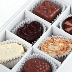 Bombonierka z Twoim tekstem Finesse White Powiększa nam się rodzina - MountBlanc - 3