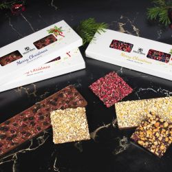 Czekolada deserowa z malinami, płatkami chabrów i imbirem 100g. Prezent na Boże Narodzenie - MountBlanc - 3