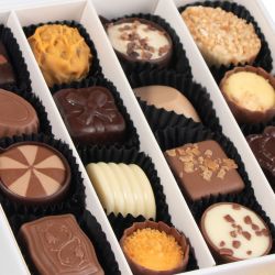 Bombonierka Finesse White no.3 Dla pracownicy miesiąca, reklamowe czekoladki - MountBlanc - 4