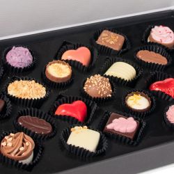 Bombonierka dla kobiety Chocolate Box White z Twoimi życzeniami