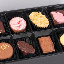 Czekoladki na Dzień Kobiet Chocolate Box Mini White z Twoimi życzeniami - MountBlanc - 4