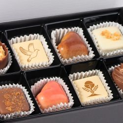 Prezent na Pierwszą Komunię Świętą Chocolate Box Mini White z Twoim zdjęciem i życzeniami