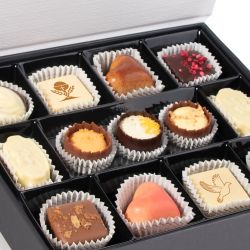 Czekoladki na pierwszą komunię Chocolate Box Medium White z Twoim zdjęciem i życzeniami