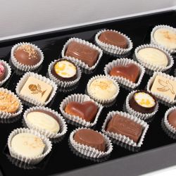 Czekoladki komunijne Chocolate Box White z Twoim zdjęciem i życzeniami