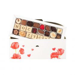 Belgijskie pralinki Chocolate Letter Maxi White z napisem Moc Życzeń